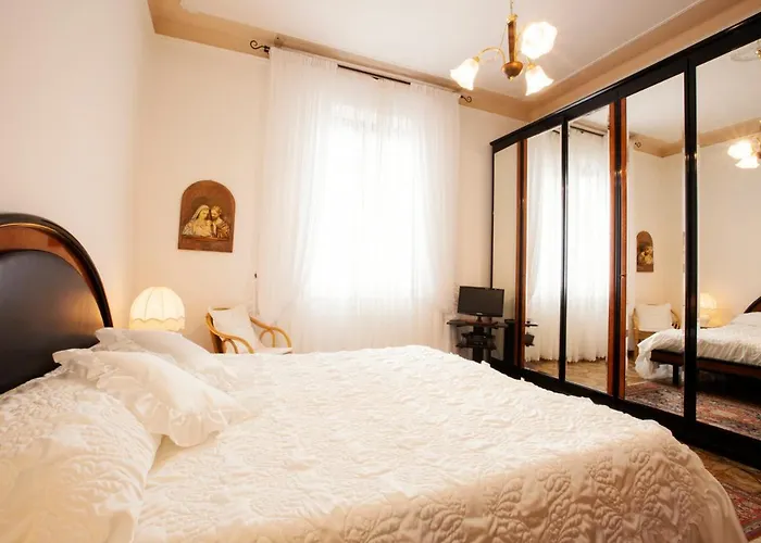 Room Cavour, nearby Cinqueterre
